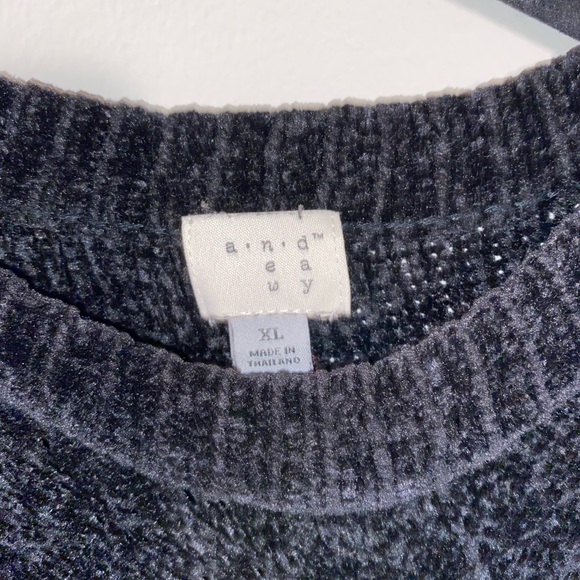 black velvet sweater - Picture 3 of 3